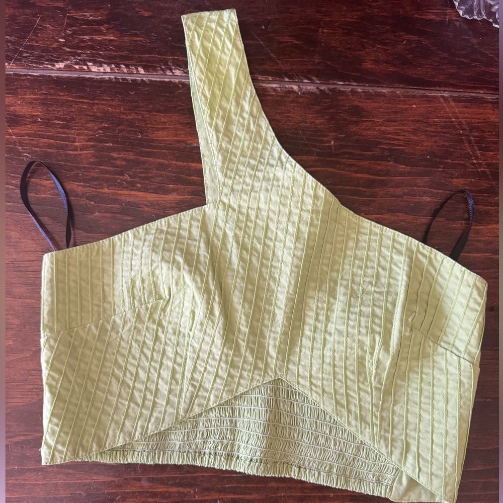 S/W/F A symmetrical crop top